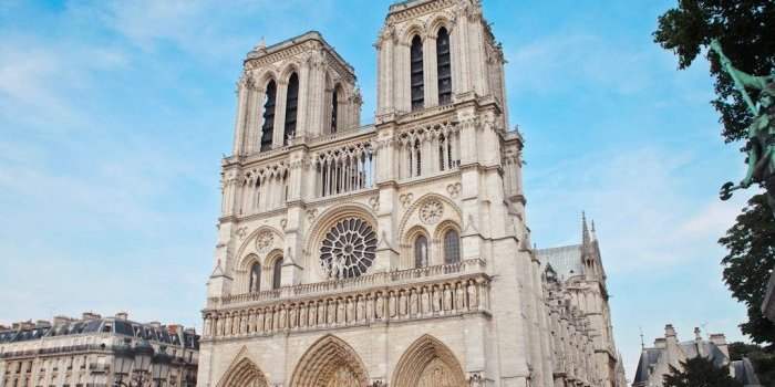 Notre Dame de Paris , quels chantiers ! (1er groupe)