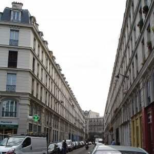 Visite de la rue des Immeubles Industriels : cité idéale des artisans du meuble